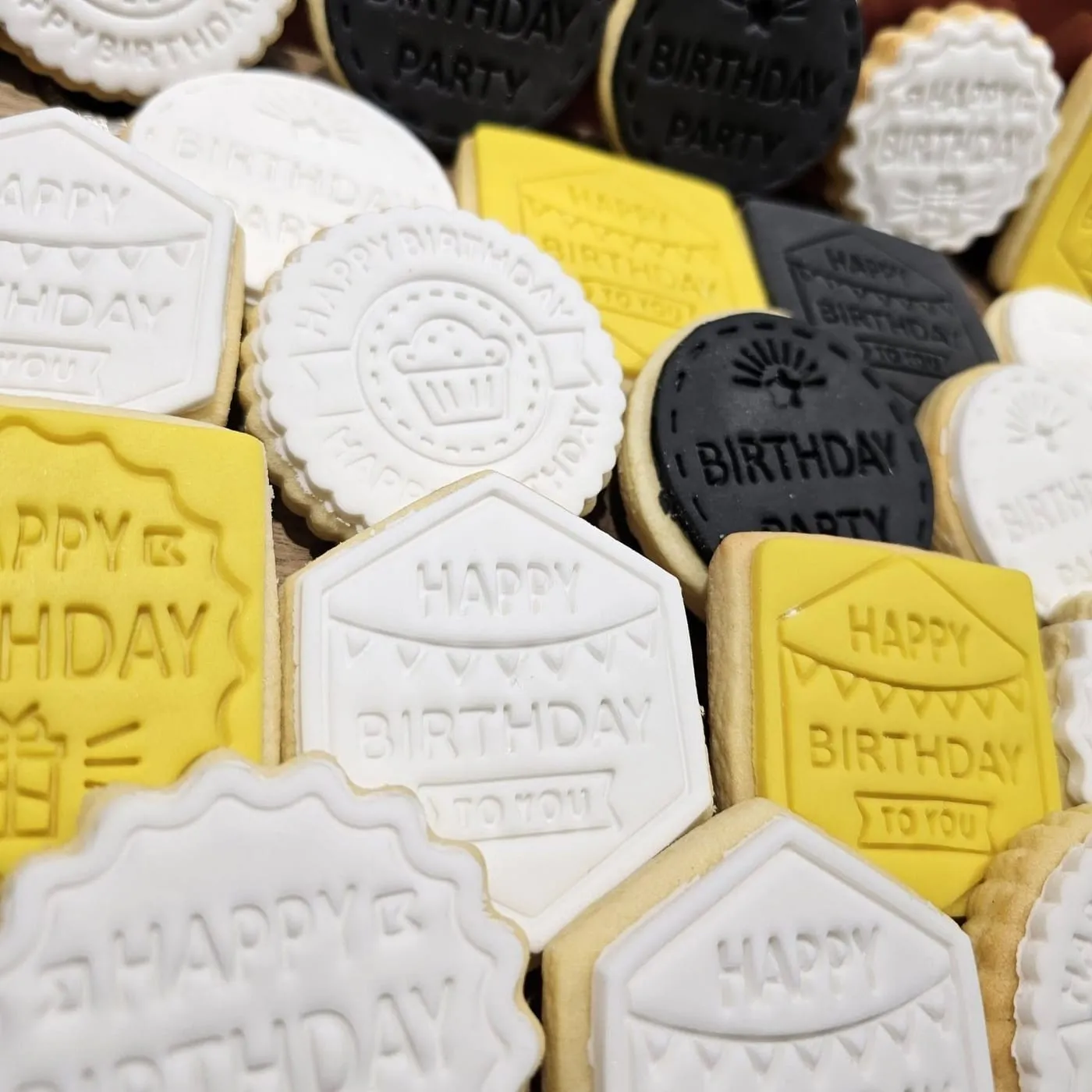 Yellow and white birthday set